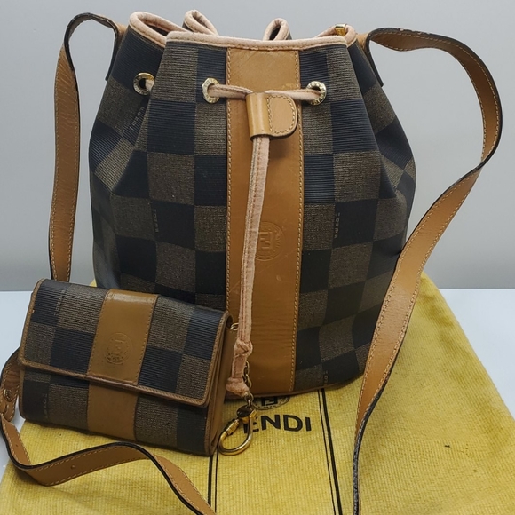 Fendi Handbags - Fendi vintage bucket 🎒 bag